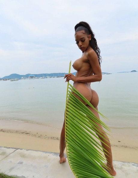 Larissa Castr0 hot pornstar photo