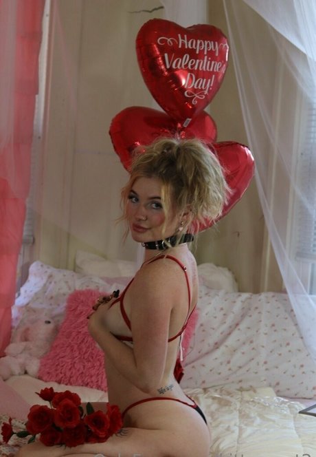 Kittycourty adult model img