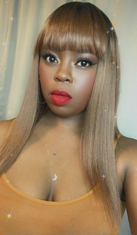 simonesavage perfect actress photos