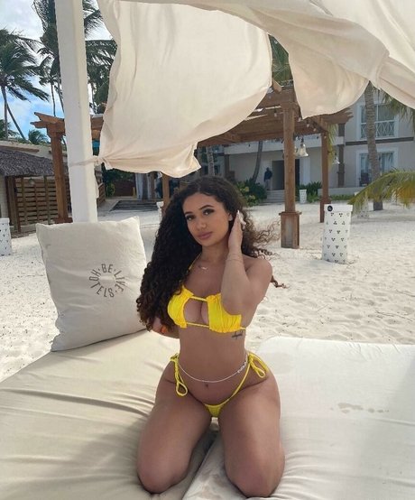 Christina April Amaral star erotic image