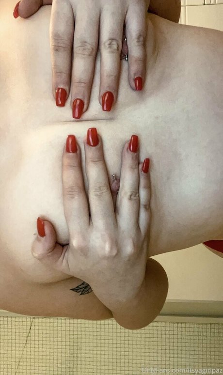 itsyagirlpaz pornographic model image