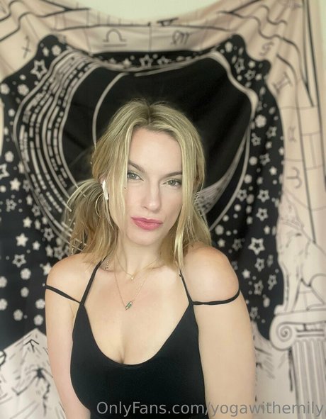 yogawithemily pretty actress img