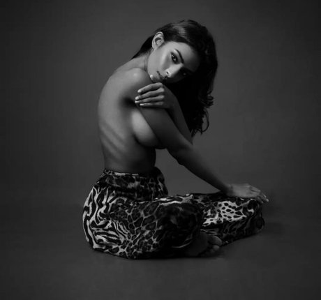 Hashini Guruge model pretty img