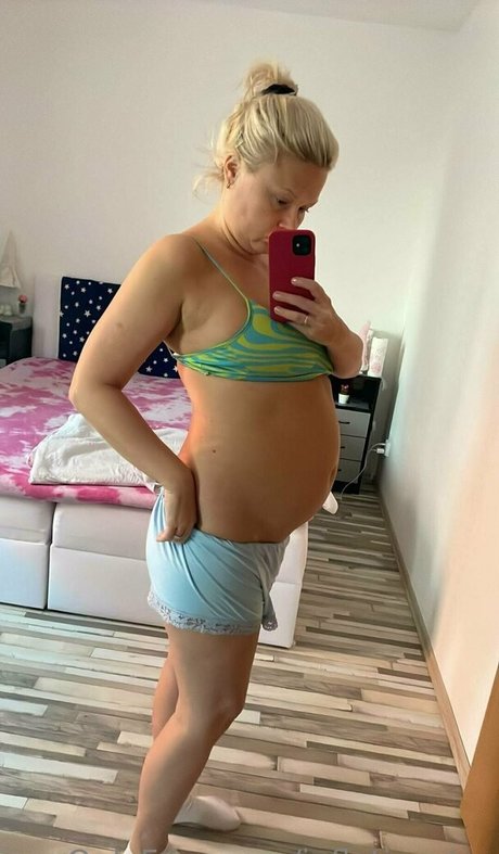 inflationstar model pornographic photo