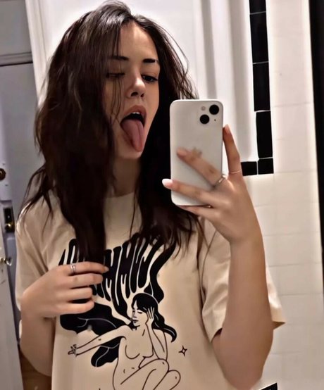 Kaylee Bryant sexy model pic