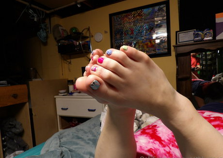 sweetbluetoes best model pic