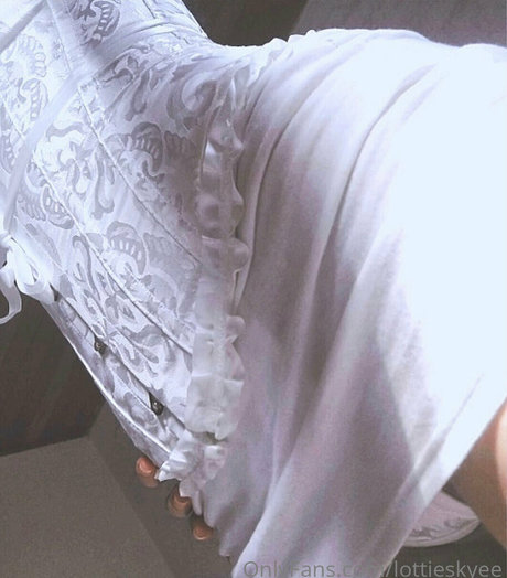 lottieskyee model adult galleries