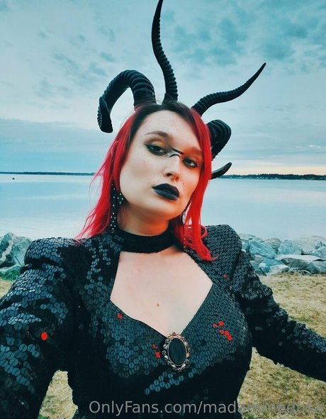 madammedusa pornographic model gallery