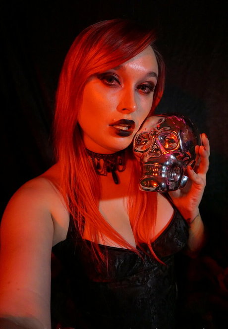 madammedusa beautiful model pic