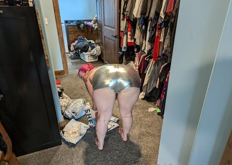 laur zombi nudes actress pic