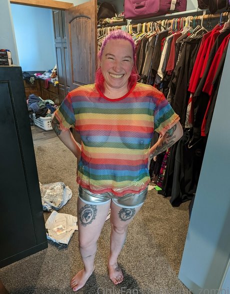 laur zombi pretty model photo