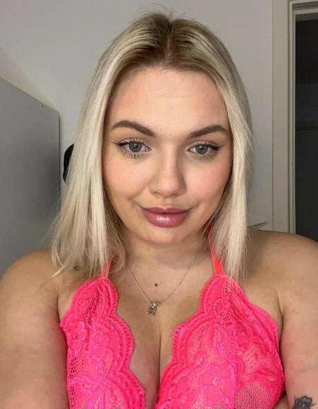 emilyevejackson star high quality photo