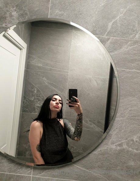 moanlouder nice actress image