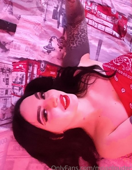 moanlouder model pornographic image