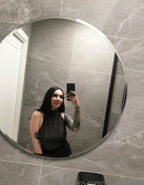 moanlouder model erotic archive