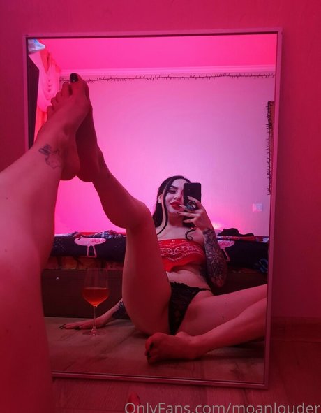 moanlouder pornographic actress img