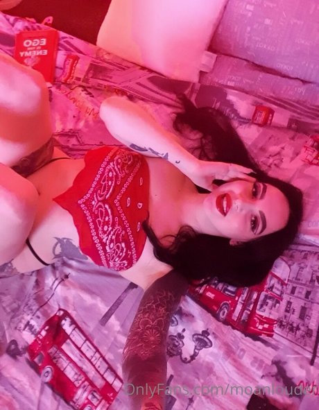 moanlouder art model img