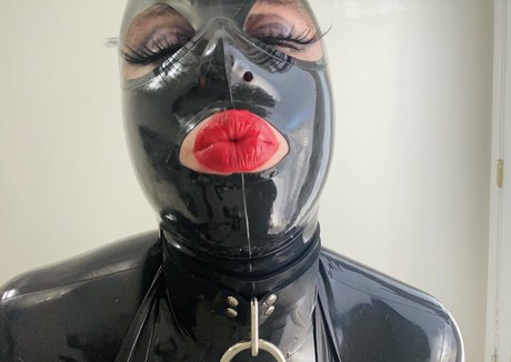 luciaandleighlatex art model picture