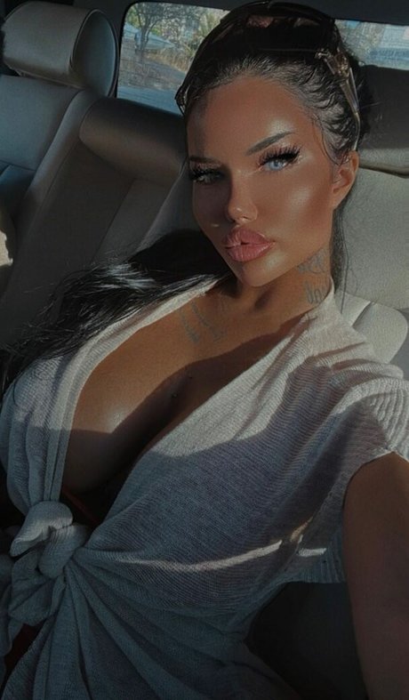 enisesudeofficial pornstar adult pic