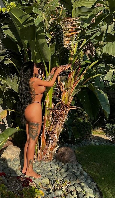 enisesudeofficial nude actress img