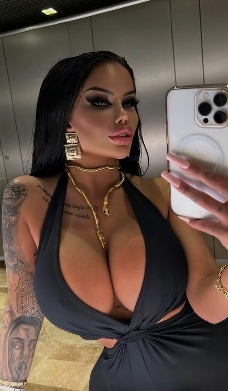 enisesudeofficial pornstar beautiful photo