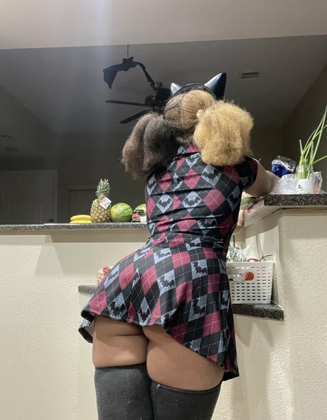 Kikicheea art model archive