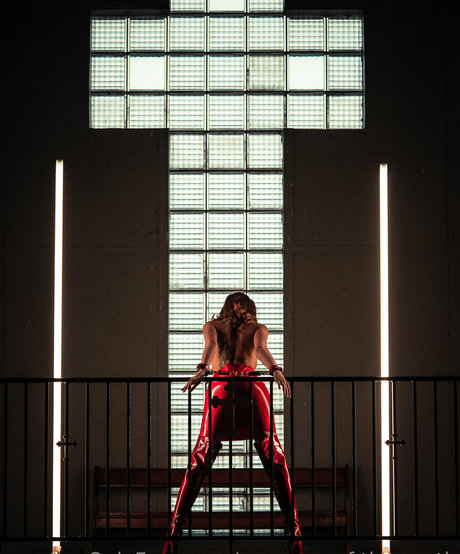 empress of the north model sexy image