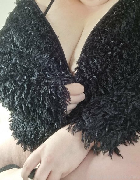 ellastarfire model nude picture