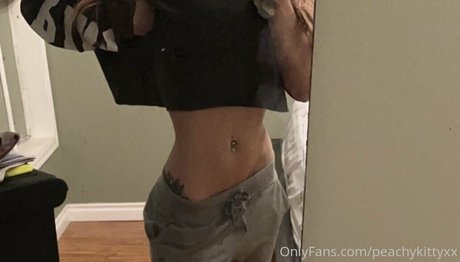 peachykittyxx exclusive star picture