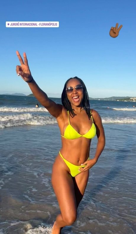 Negra Li hot star image