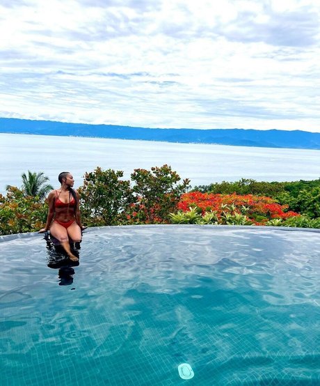 Negra Li adult star img