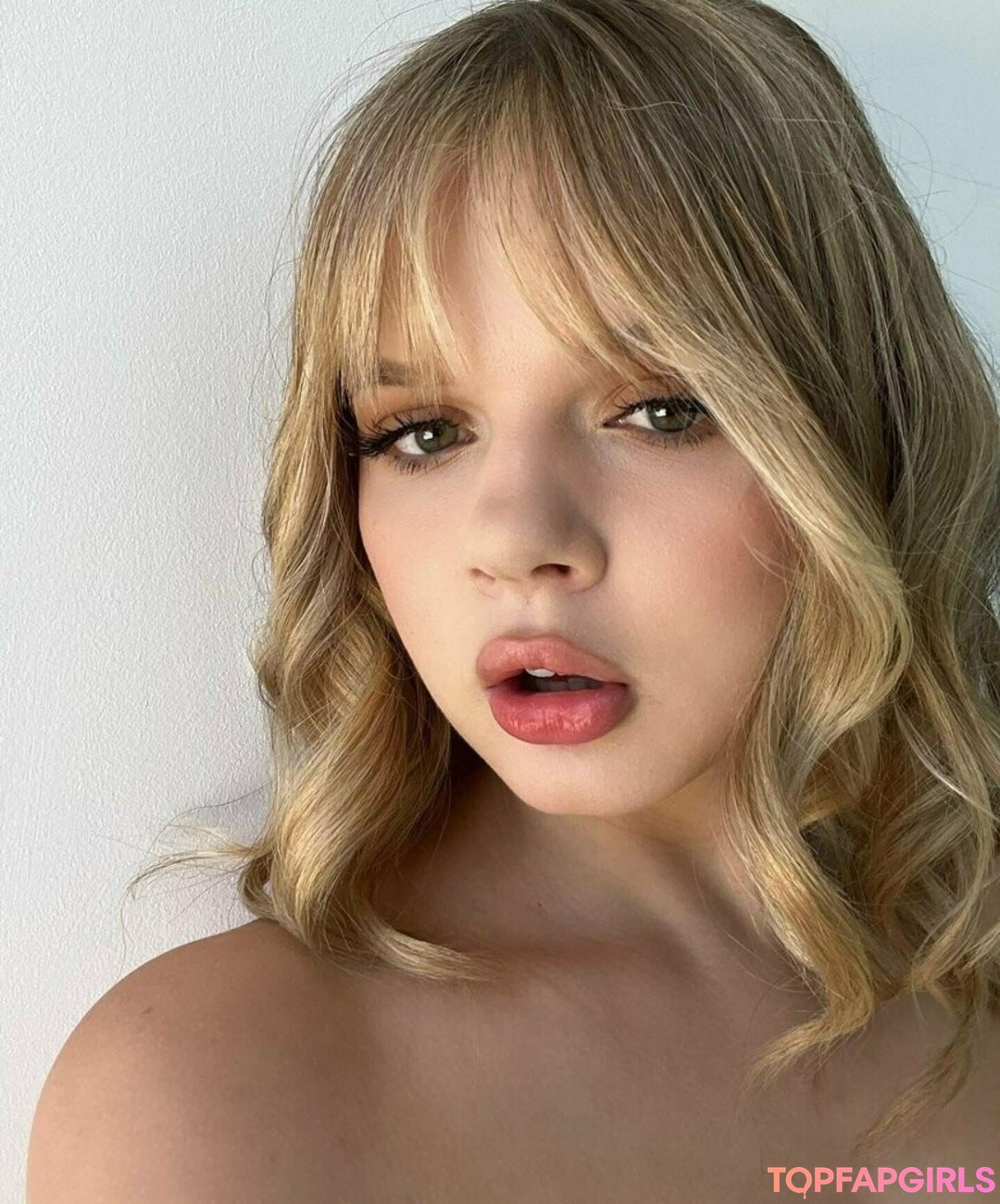 cocolovelock nude pornstar pics