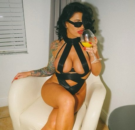 Itsnikkyfoxx porn actress archive