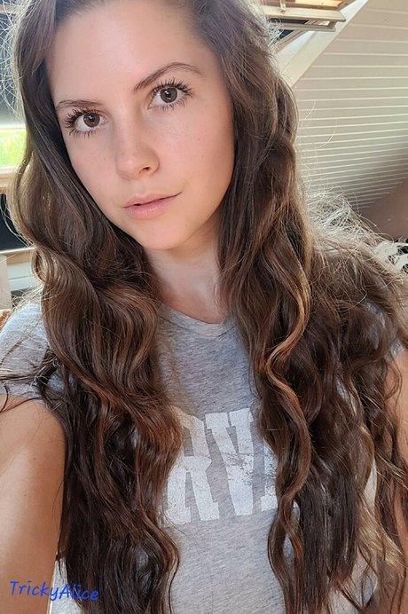 Trickyalice6 pornstar nude picture