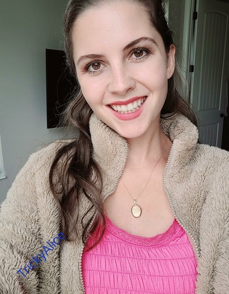 Trickyalice6 perfect actress img