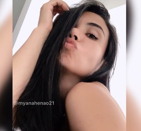 Ana Henao naked star photo