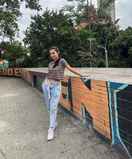 Ana Henao naked actress picture