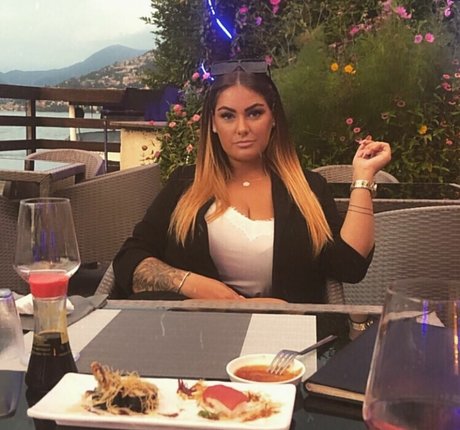 Agne Agnieska beautiful model img