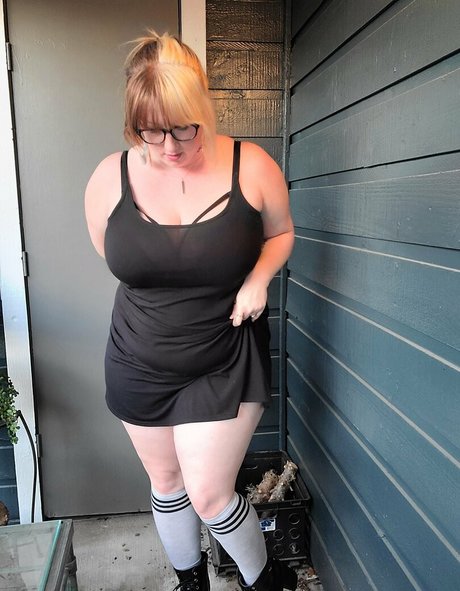 dominosweets high quality model photos