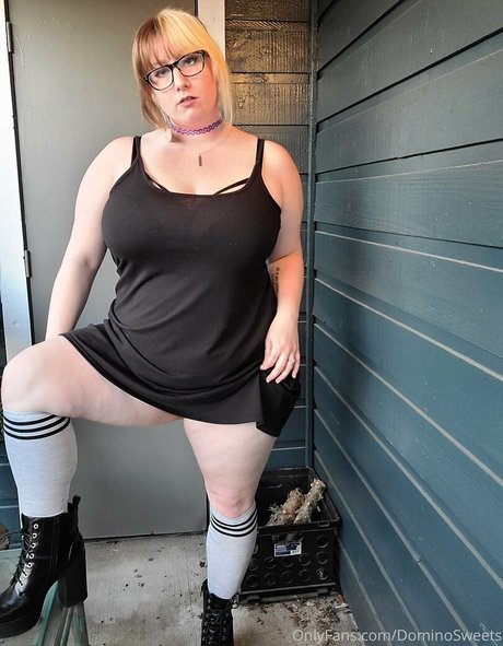 dominosweets exclusive star picture