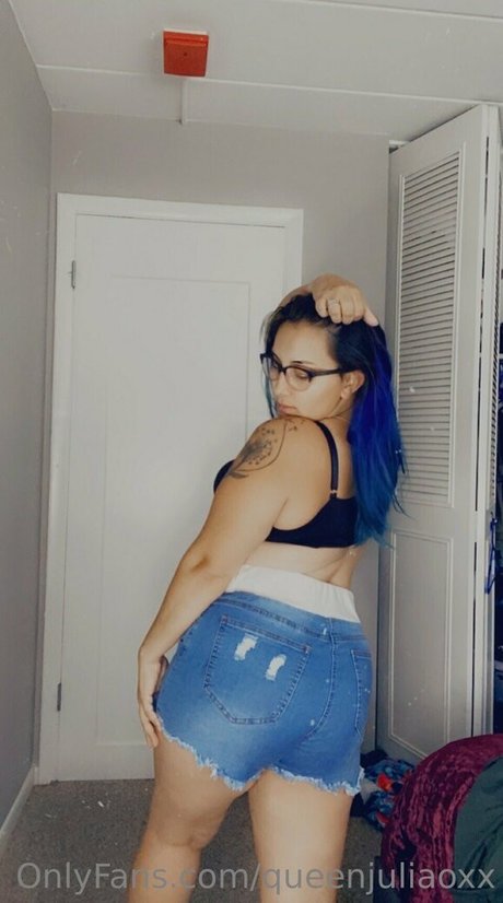 queenjuliaoxx model top image