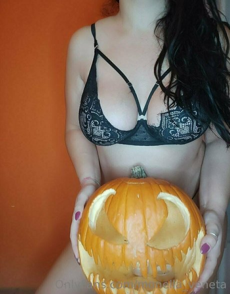 monella veneta adult star img