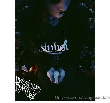 lesbian fingering onlyfans top img