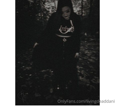 livingdeaddani naked star images