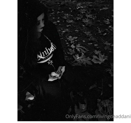livingdeaddani model porn images