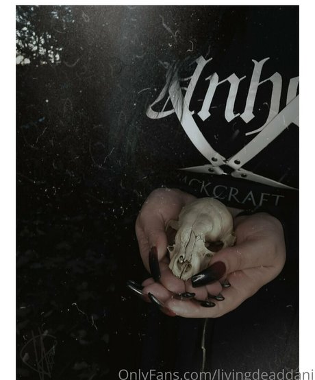 livingdeaddani erotic actress image