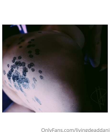 livingdeaddani star art picture