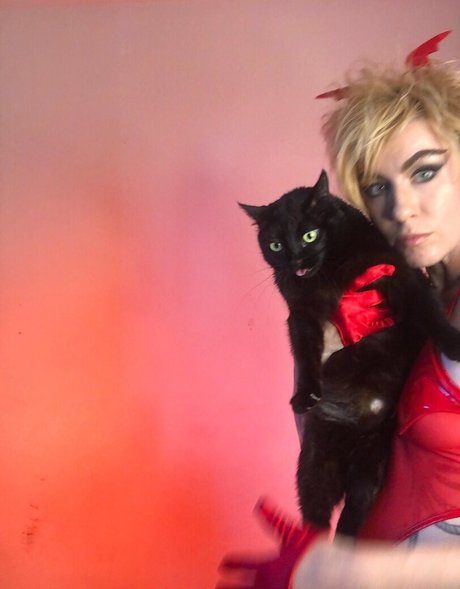 goth threesome onlyfans free naked pictures