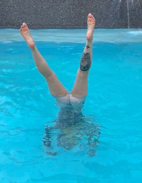 female influencer onlyfans beautiful archive