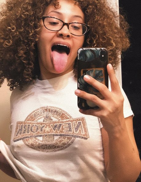 thick latina milf onlyfans exclusive image